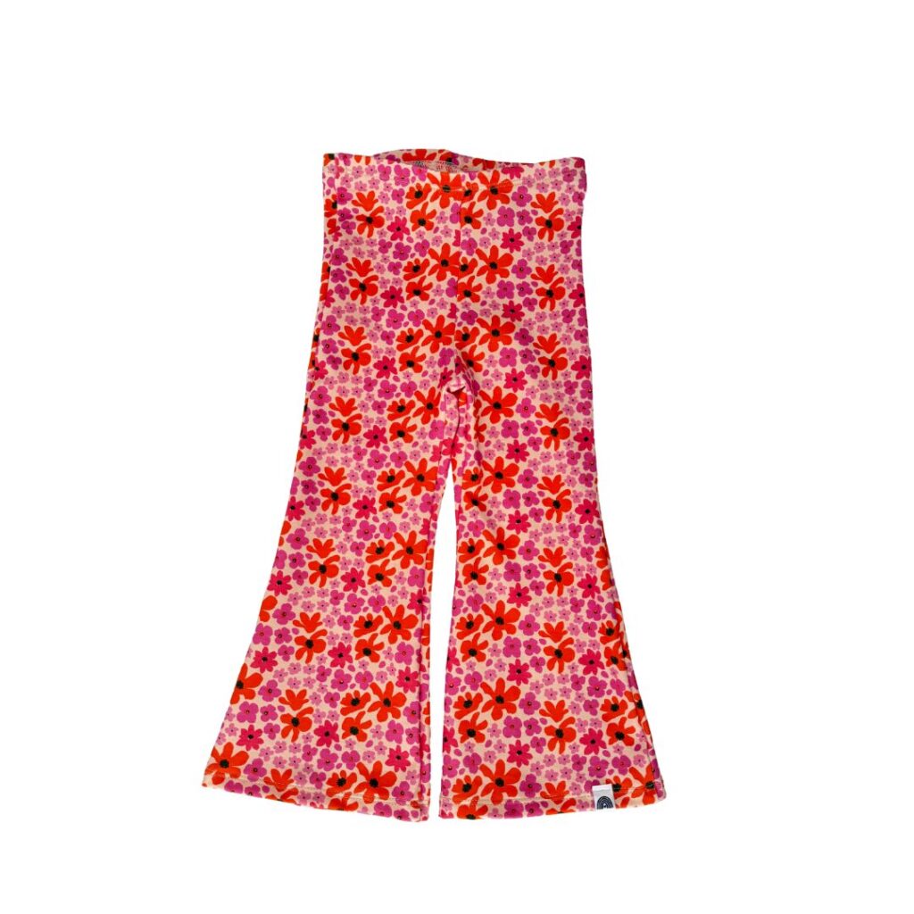 flared oranje bloemen